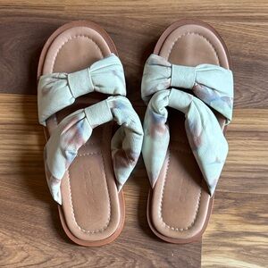 Vicenza Chic Women's Sandals with Bow Detail